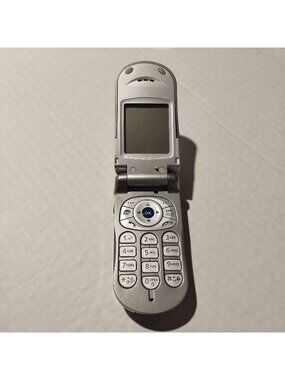 Virgin Mobile Audiovox Flip Phone Silver Retro Collectible Vintage Cell Phone**